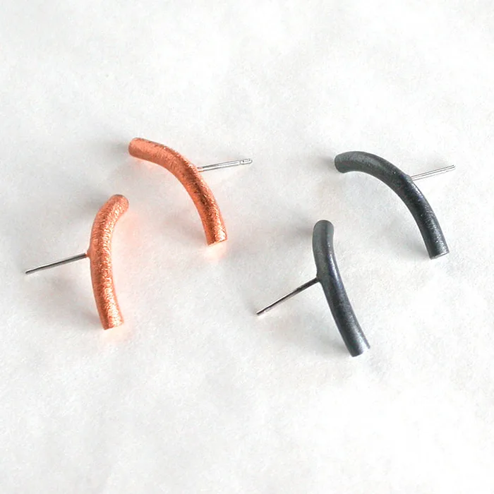 Short arc earrings