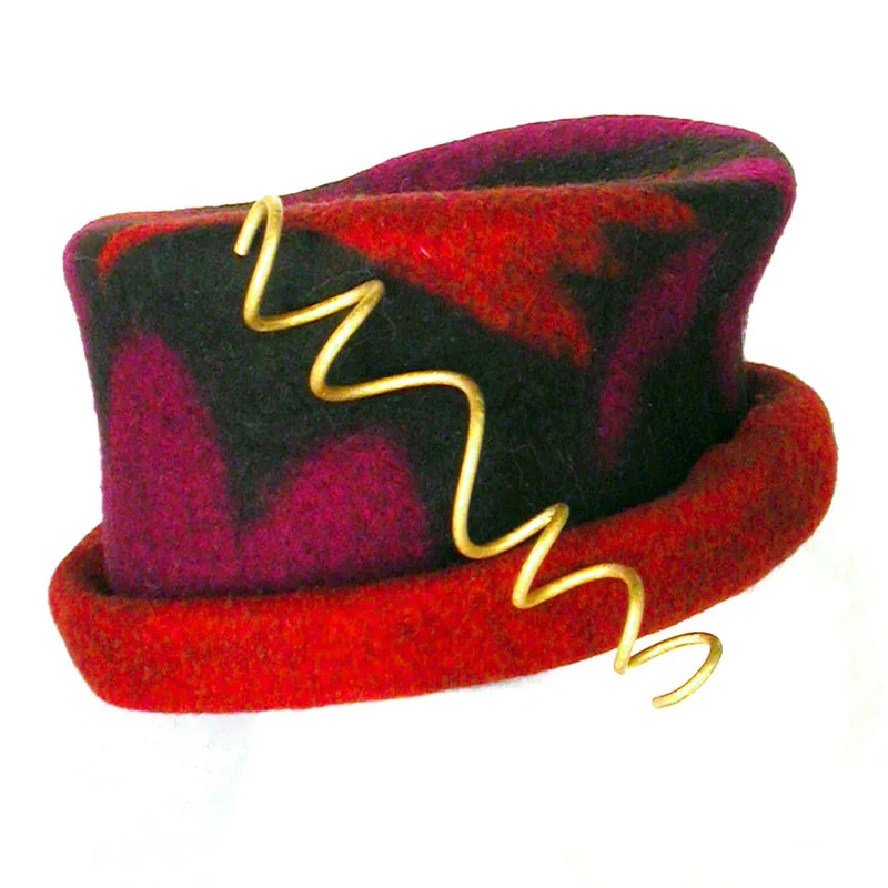 Coil Pin in lemon yellow brass on a hat